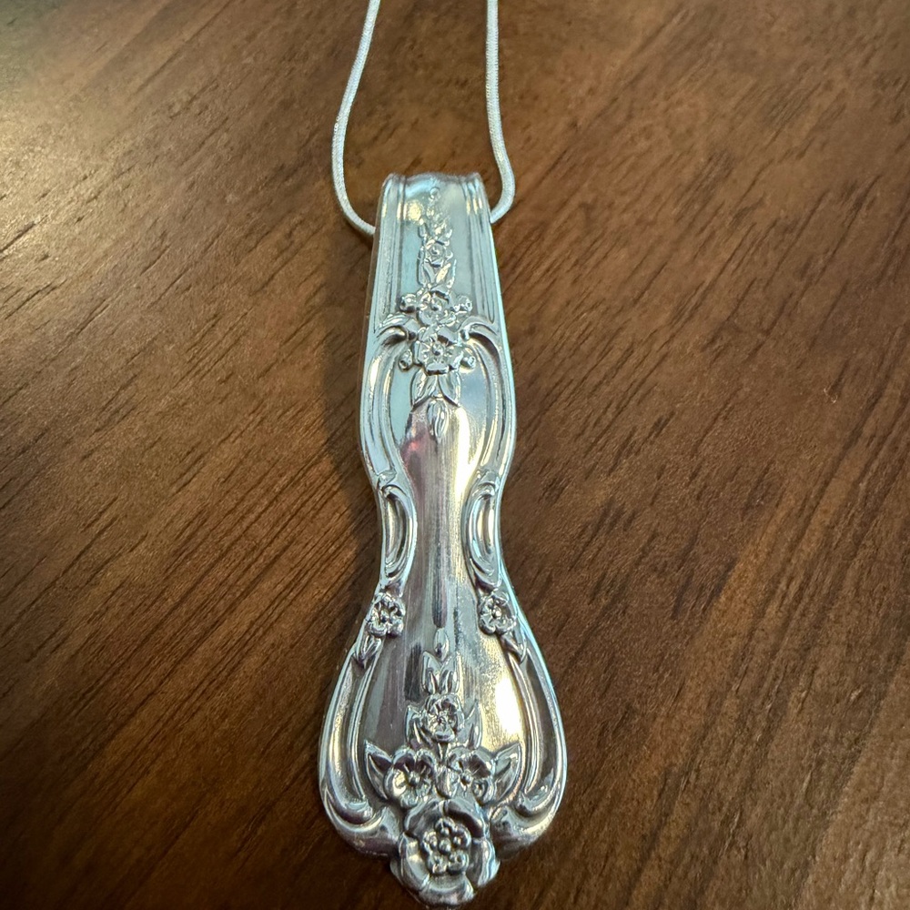 Magnolia Silverware Pendant Necklace